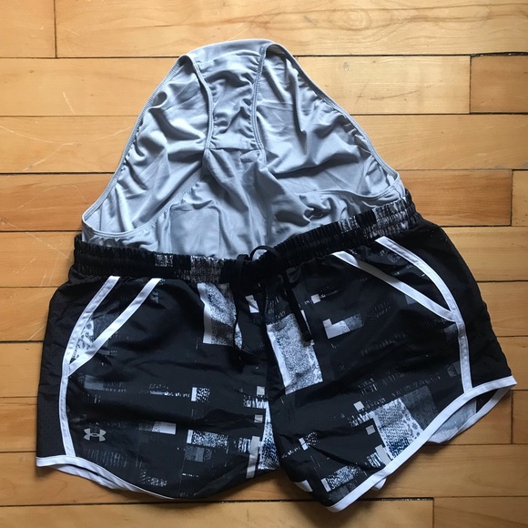 Under Armor Women’s Running short - Picture 6 of 6